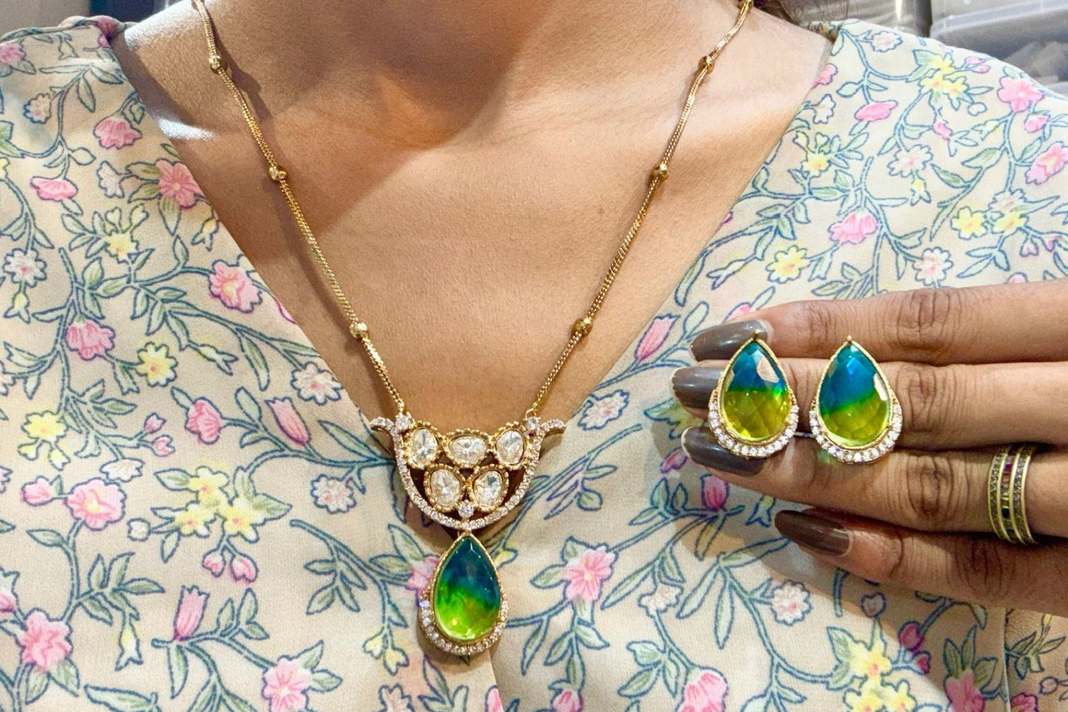 Emerald Glow Teardrop Kundan Pendent Set – Green & Blue Ombre